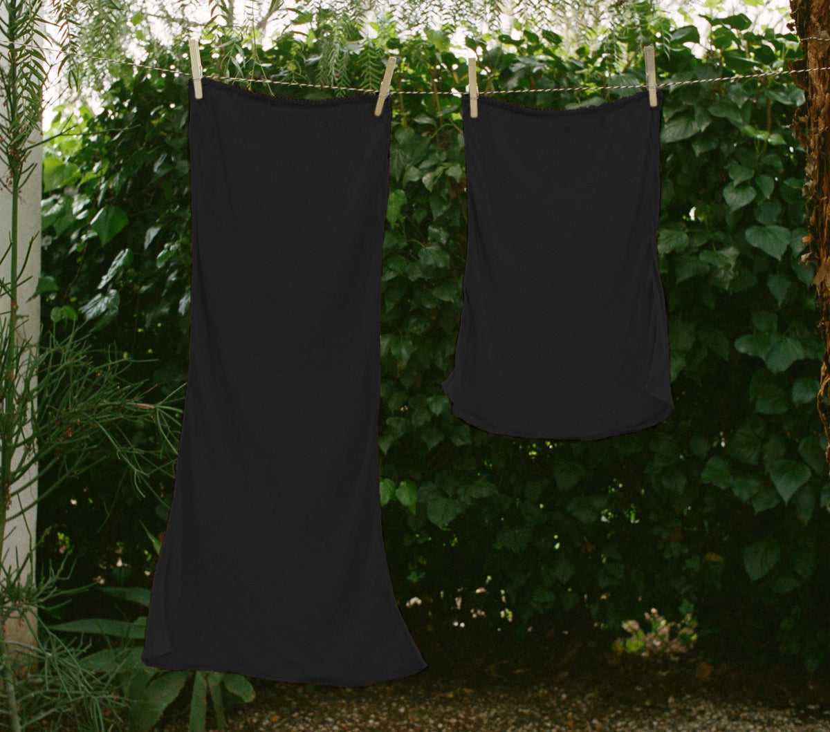 HMD -- KNEE LENGTH SKIRT SLIP -- BLACK