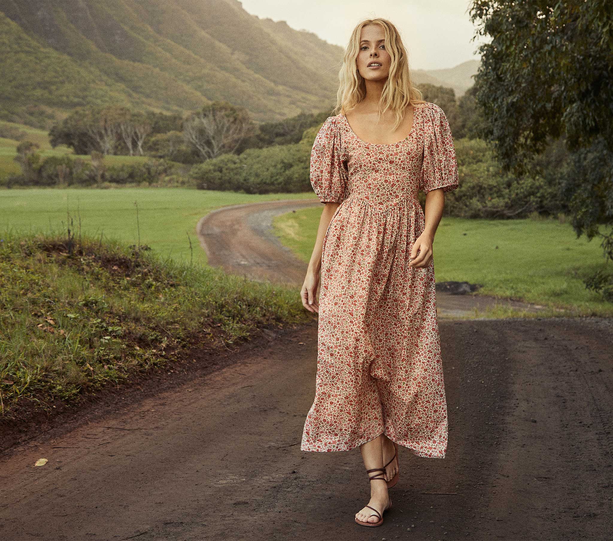 HMD -- ABRIELLE DRESS -- CORAL POPPY BELL FLORAL