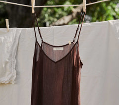 HMD -- SHORT DEEP V-NECK SLIP -- UMBER