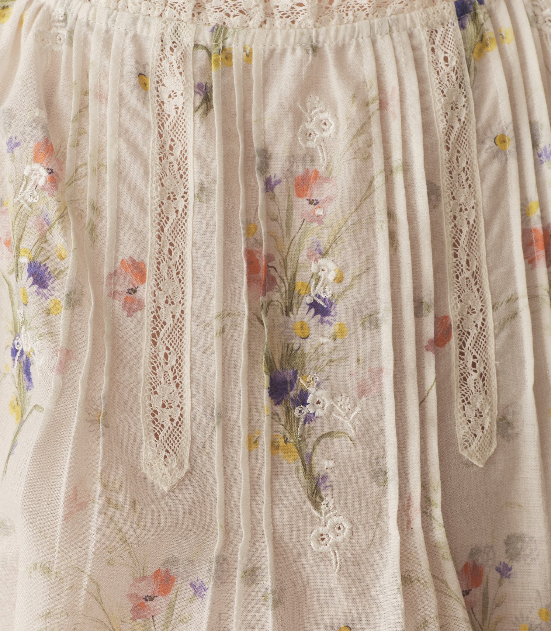 HMD -- FREDERICA TOP -- PAINTED BOUQUET