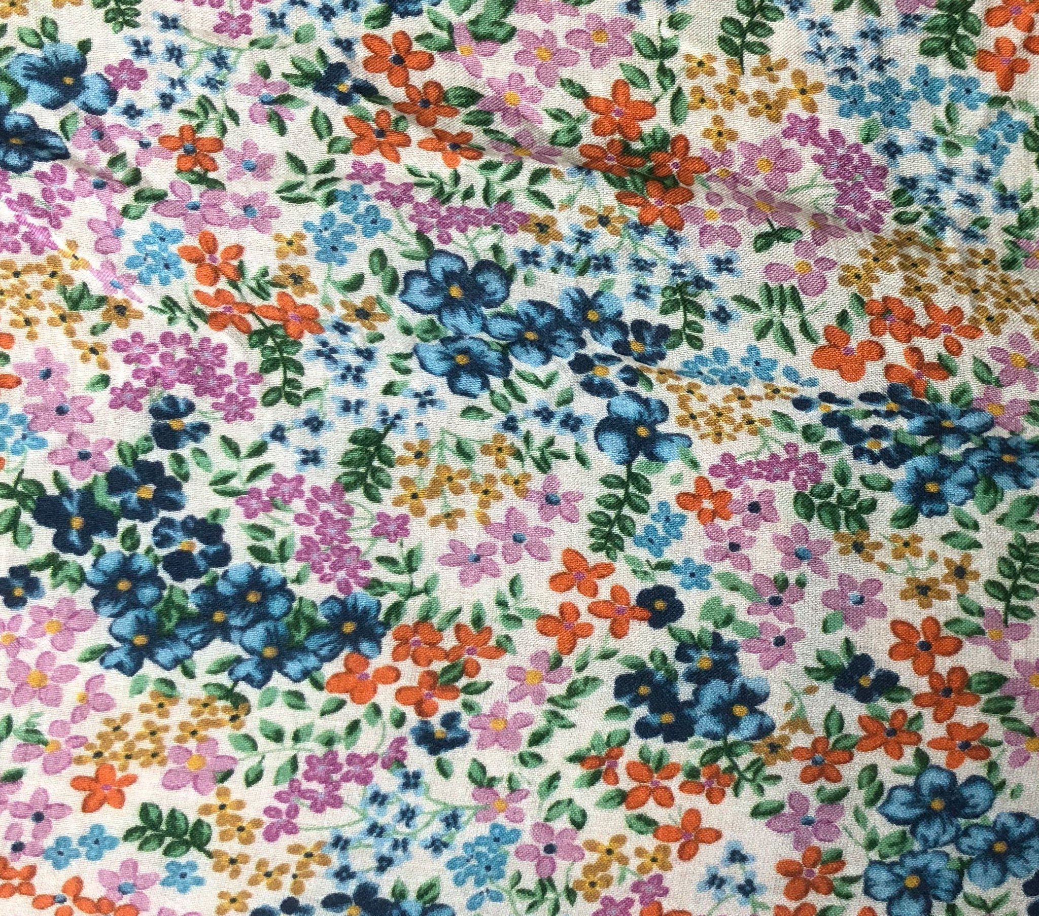 HMD -- ROSE TOP -- CREAM LADY BIRD FLORAL