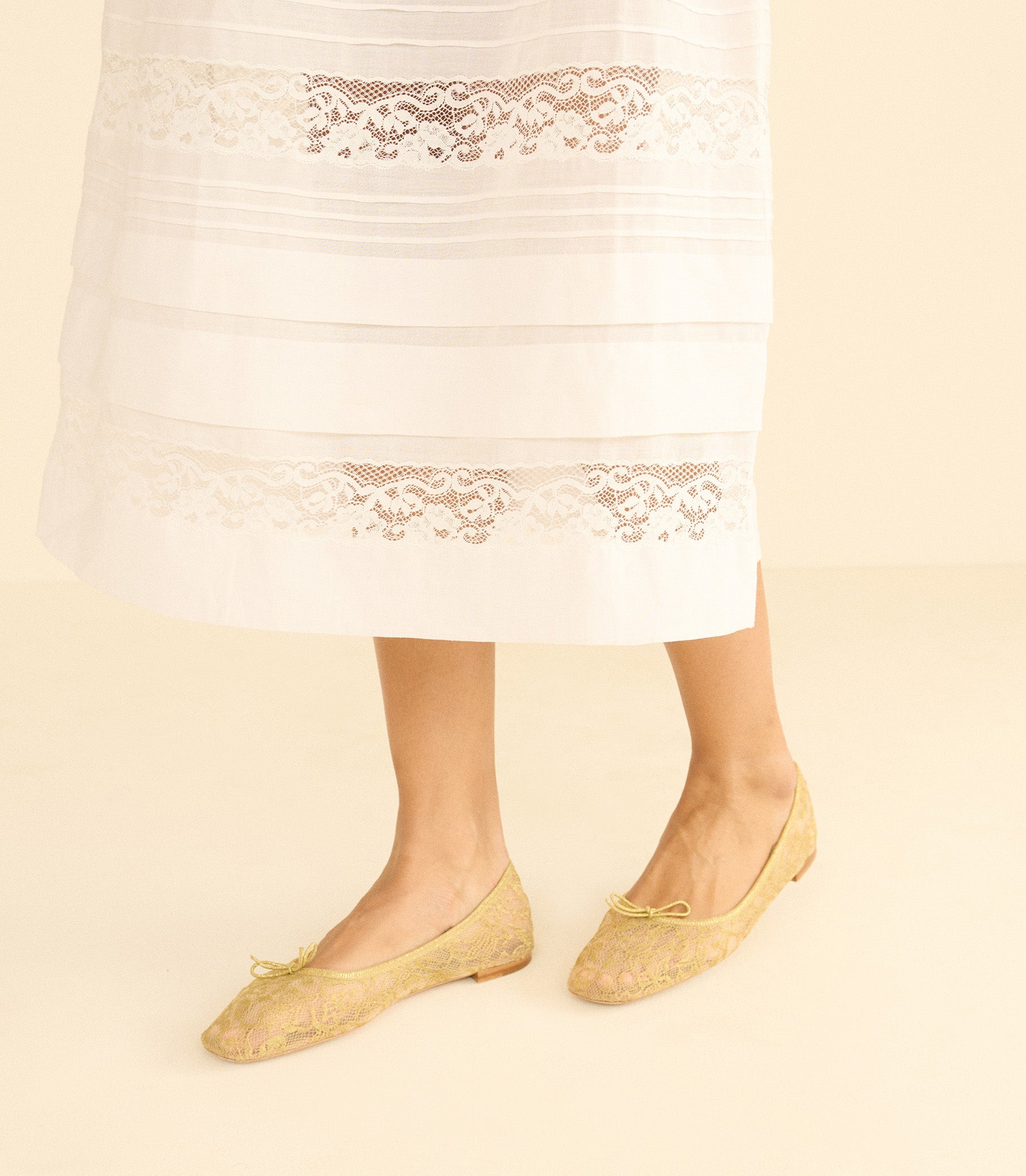 PILLAR MARY JANE -- GOLD LACE