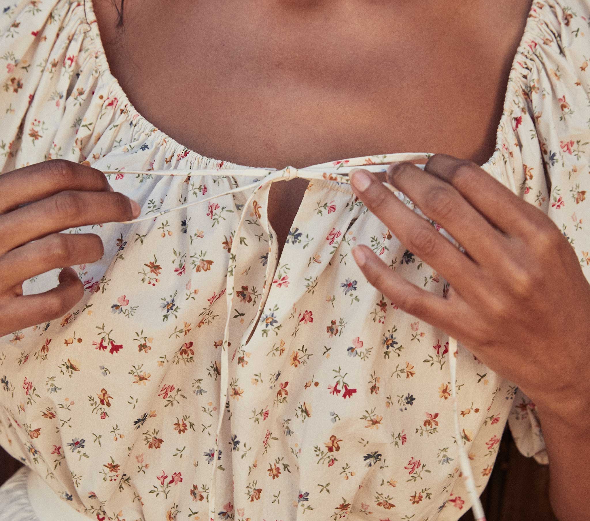 HMD -- TOPAZ TOP -- COTTAGE BREEZE FLORAL