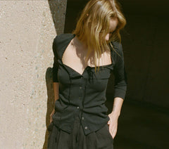 HMD -- VIVIENNE TEE -- BLACK